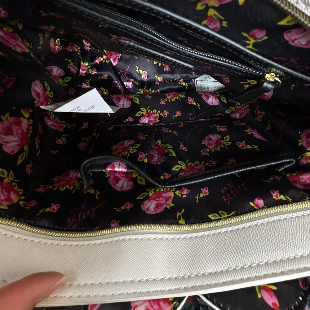 Betsey Johnson Black and White Scallop Shoulder Bag - Picture 16 of 16